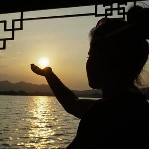 Meet your Posher, Leslie